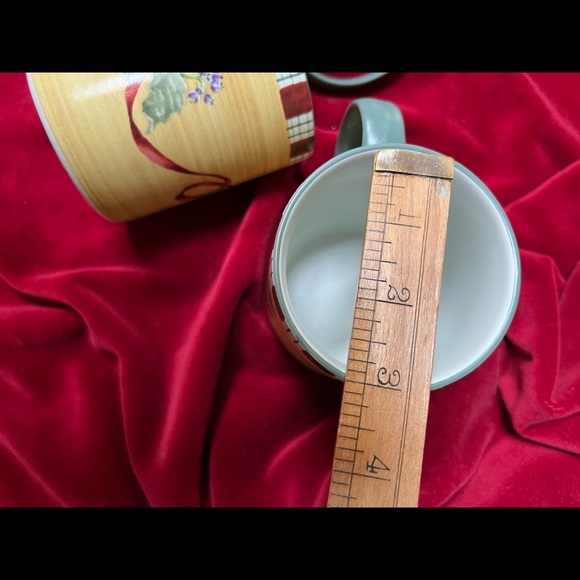 3 Different Lenox Mugs, ‘Winter Greetings Everyday’ - Picture 8 of 8